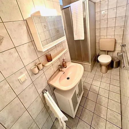 Apartman Am - Monteursunterkuenfte Am Rhein - 5 Unterkuenfte Mit Je Zwei Betten *